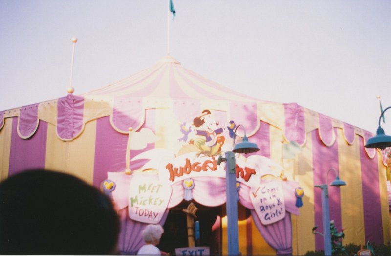 009-Getting an autgraph from Mickey Mouse.jpg